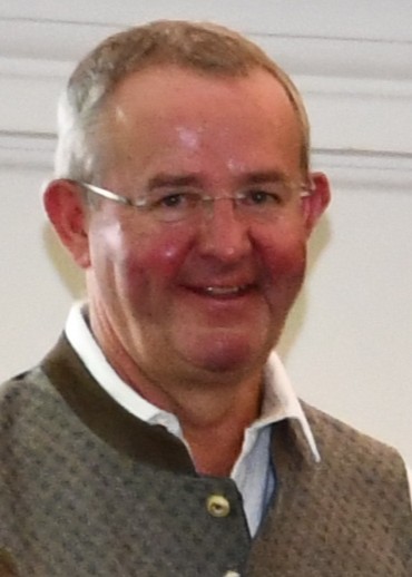 Richard Hehenberger als Jockl Höllbeck, Verehrer von Elvira